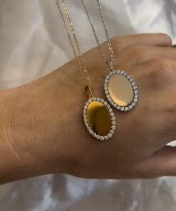 Collier elegant gravure